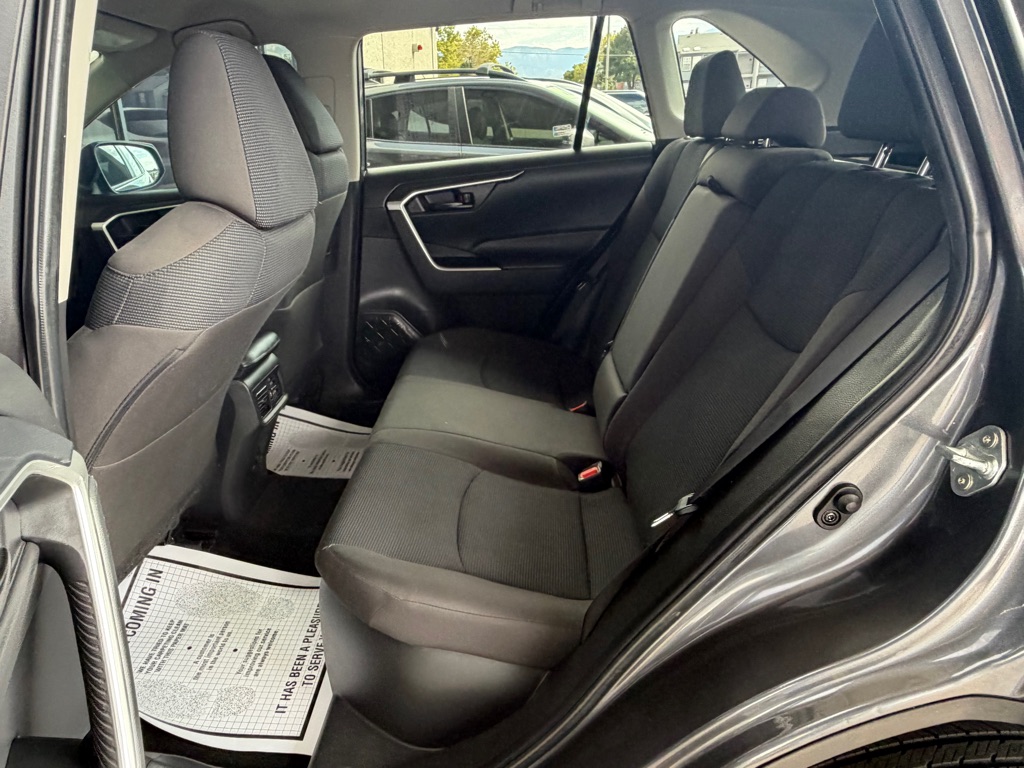 Photo 21 of this TOYOTA RAV4
