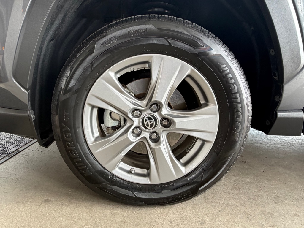 Photo 53 of this TOYOTA RAV4