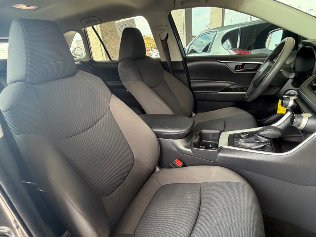 Photo 35 of this TOYOTA RAV4