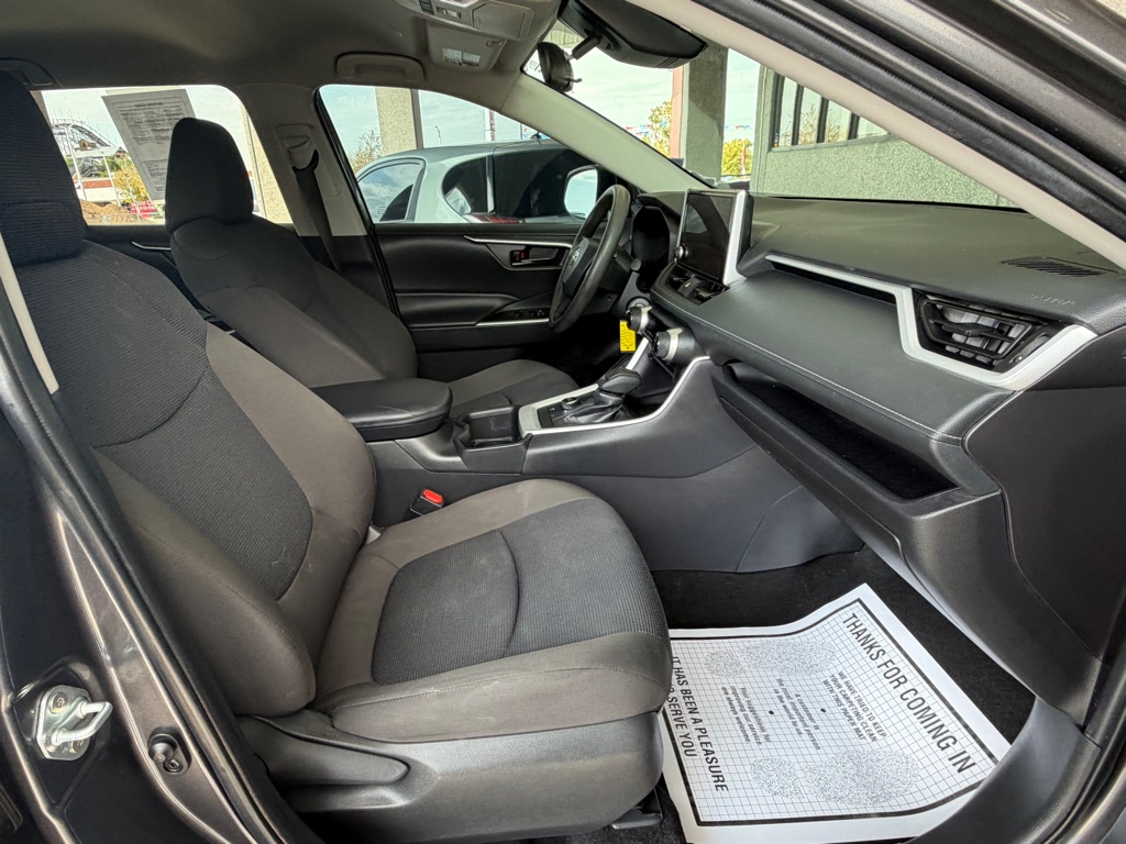 Photo 34 of this TOYOTA RAV4