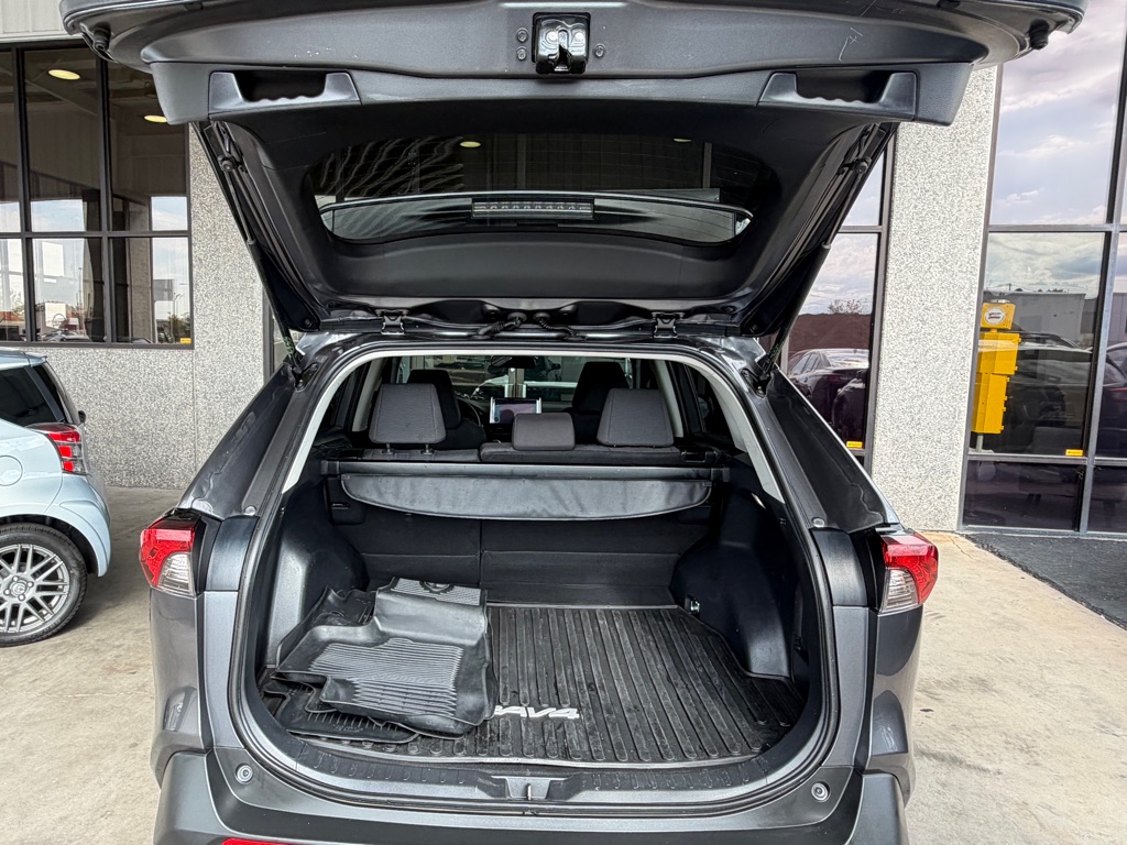 Photo 27 of this TOYOTA RAV4