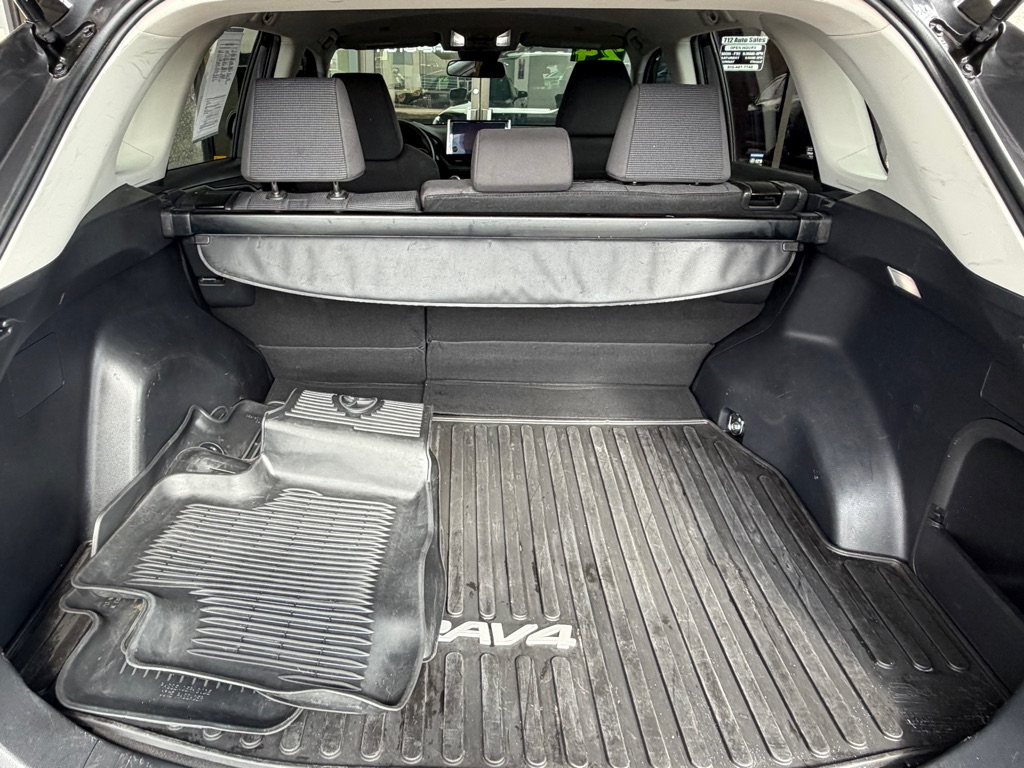 Photo 28 of this TOYOTA RAV4