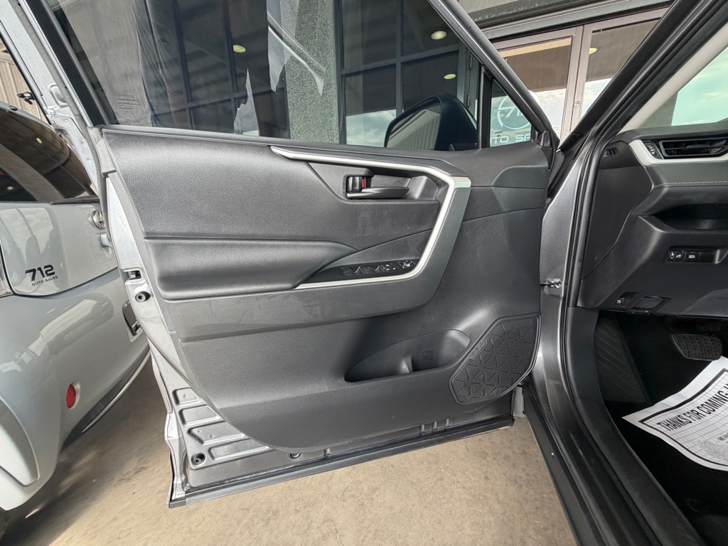 Photo 19 of this TOYOTA RAV4