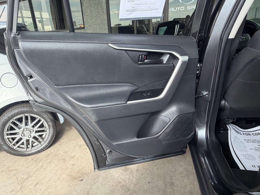 Photo 26 of this TOYOTA RAV4
