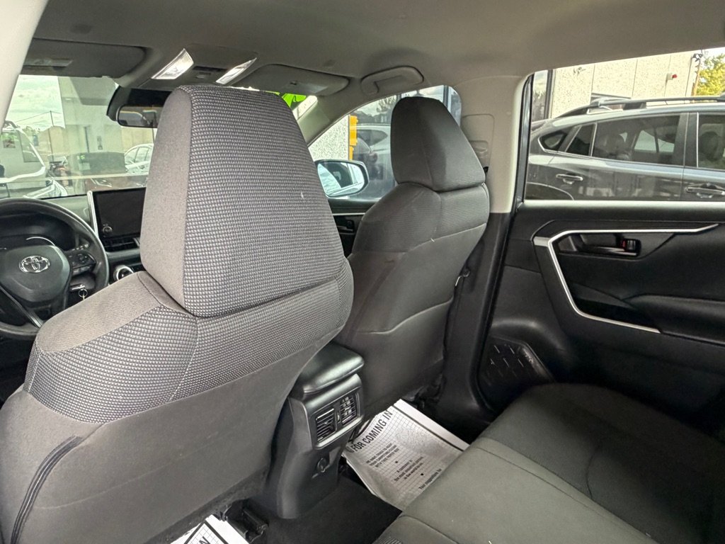 Photo 23 of this TOYOTA RAV4