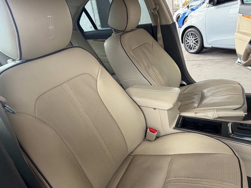 Photo 35 of this LINCOLN MKZ