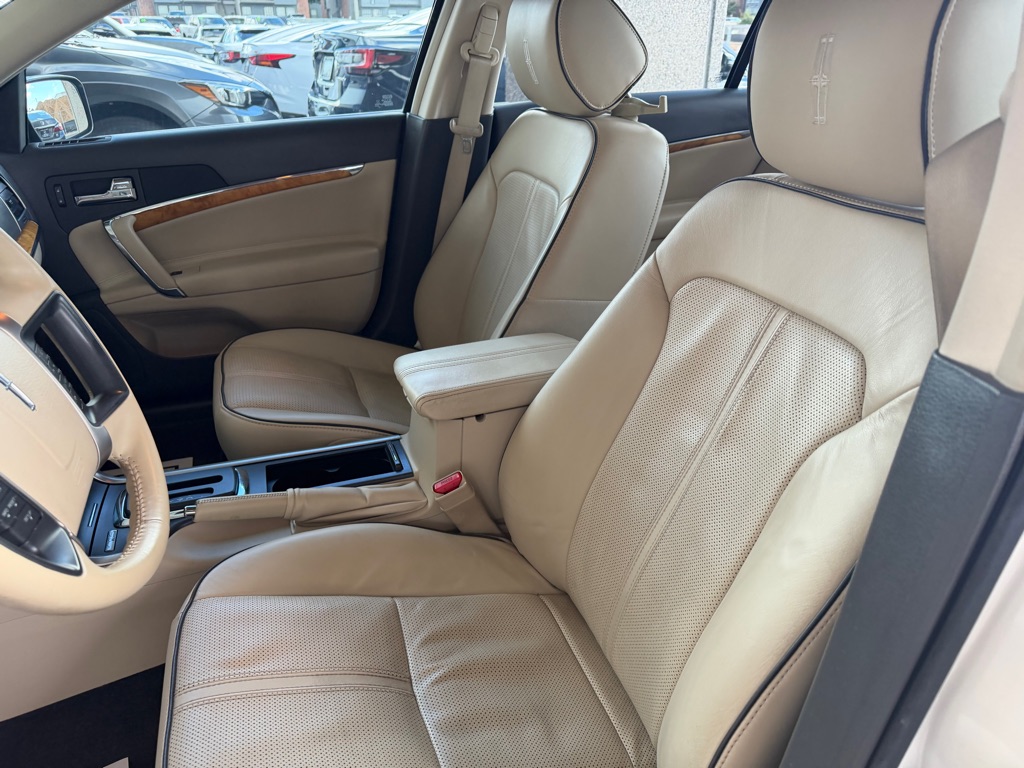 Photo 6 of this LINCOLN MKZ
