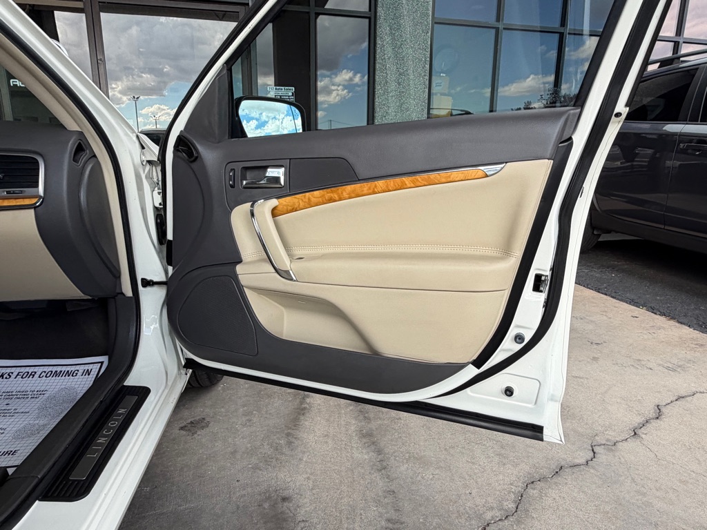 Photo 37 of this LINCOLN MKZ