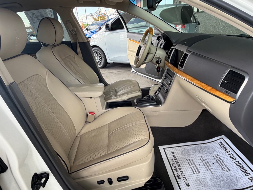 Photo 34 of this LINCOLN MKZ