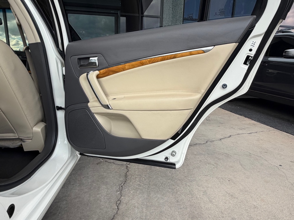 Photo 33 of this LINCOLN MKZ