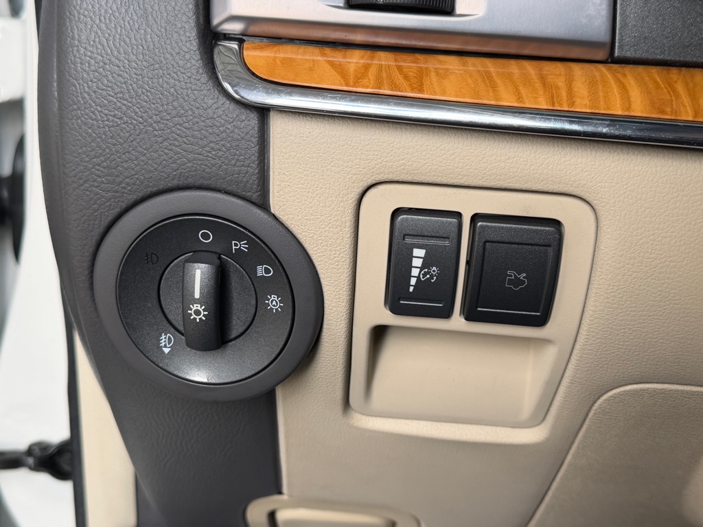 Photo 16 of this LINCOLN MKZ