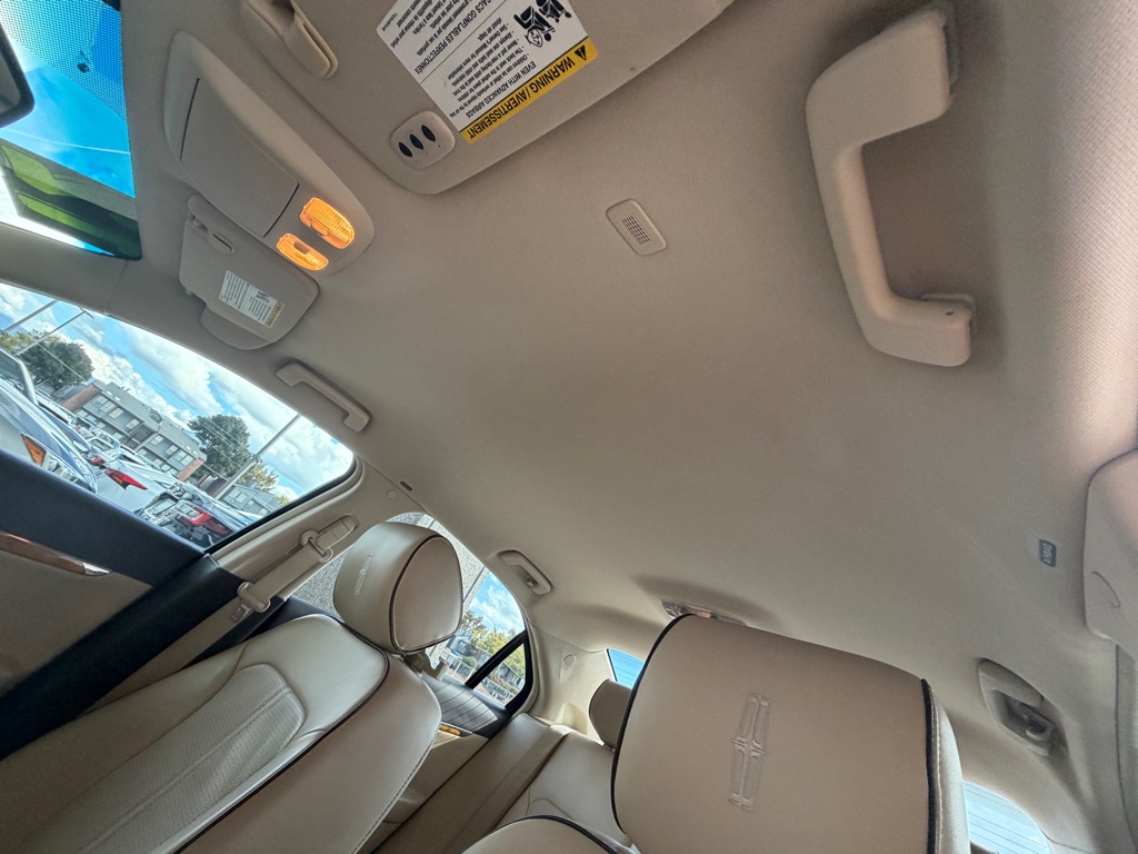Photo 21 of this LINCOLN MKZ