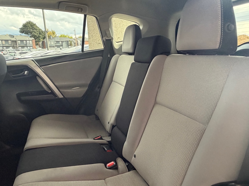Photo 22 of this TOYOTA RAV4