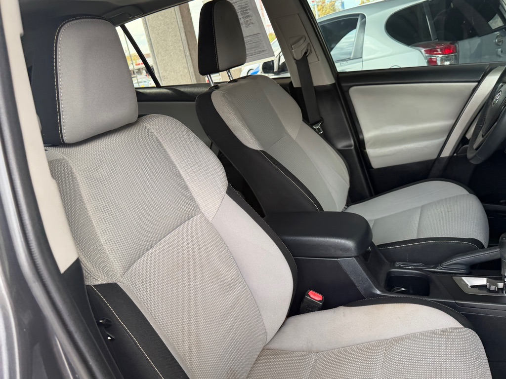 Photo 35 of this TOYOTA RAV4