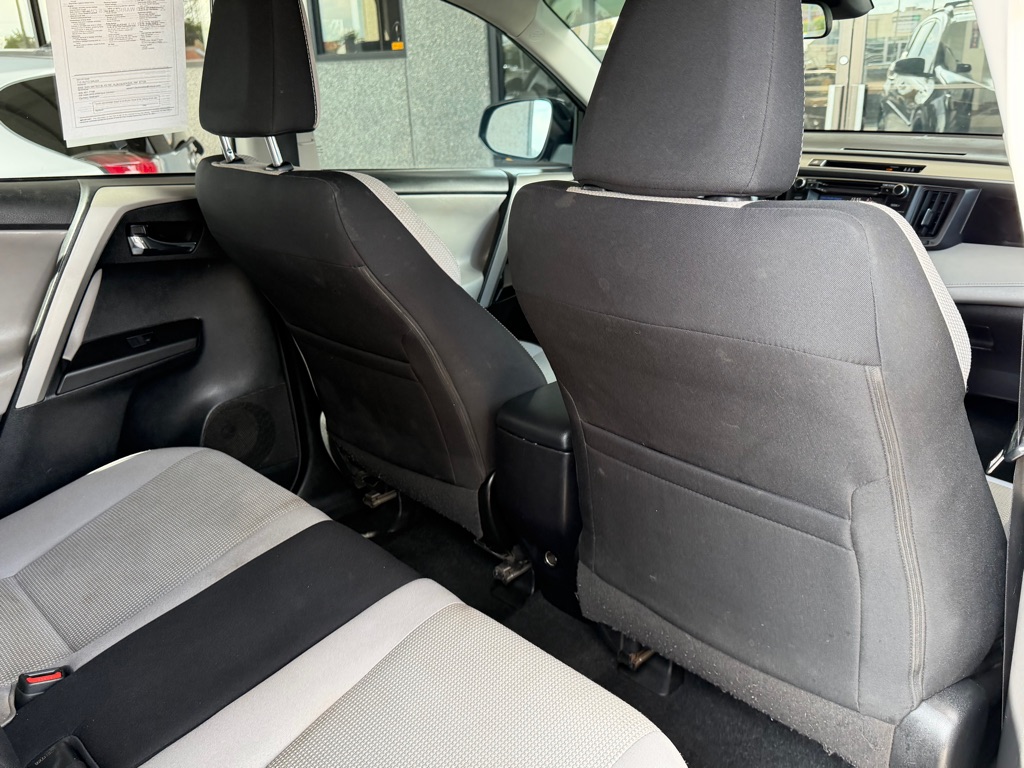 Photo 32 of this TOYOTA RAV4