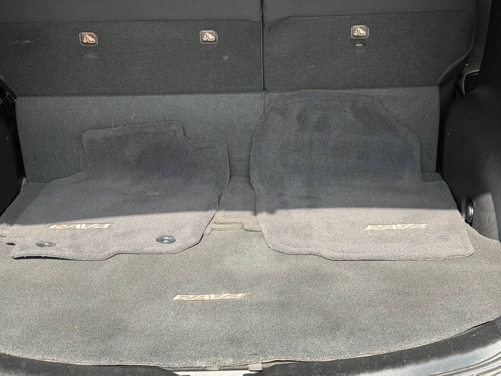 Photo 27 of this TOYOTA RAV4
