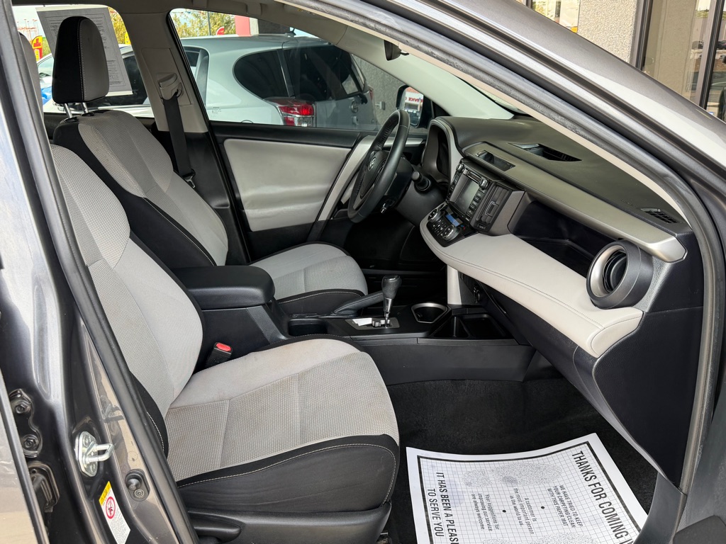 Photo 34 of this TOYOTA RAV4