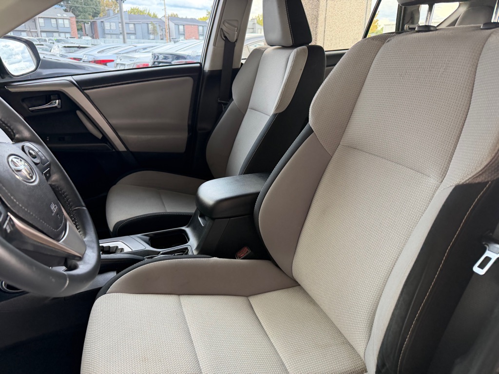 Photo 6 of this TOYOTA RAV4