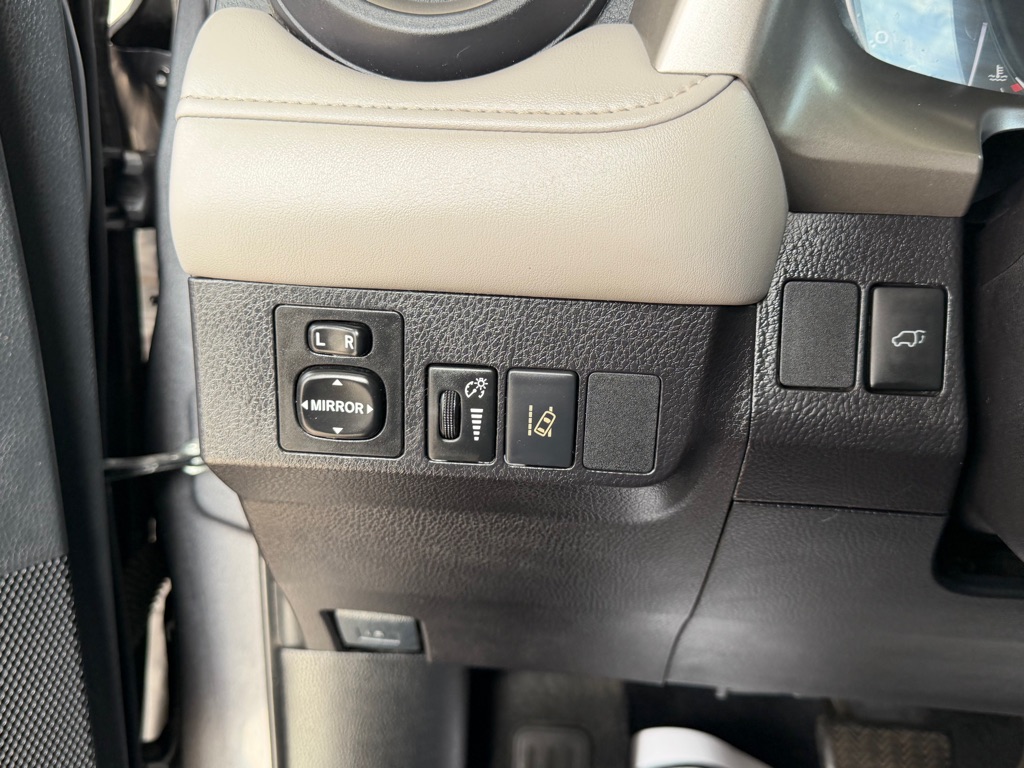 Photo 16 of this TOYOTA RAV4