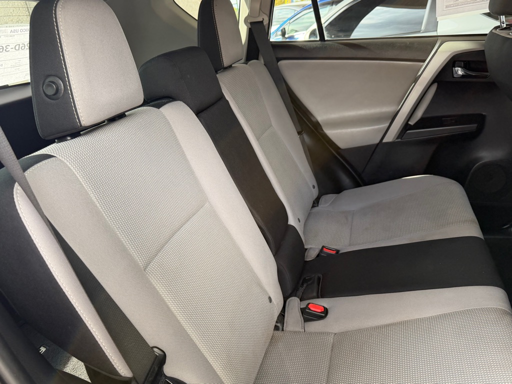 Photo 31 of this TOYOTA RAV4