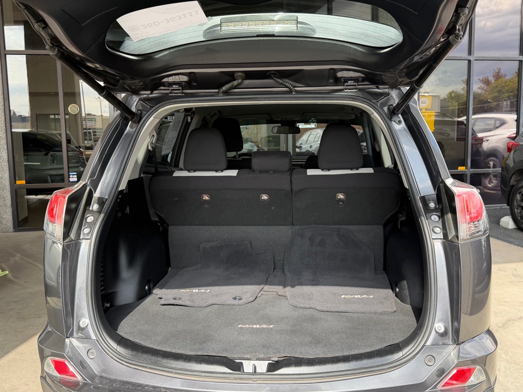 Photo 26 of this TOYOTA RAV4