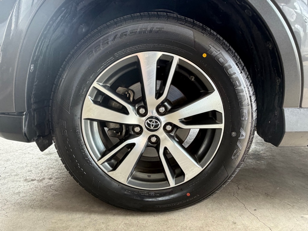 Photo 59 of this TOYOTA RAV4