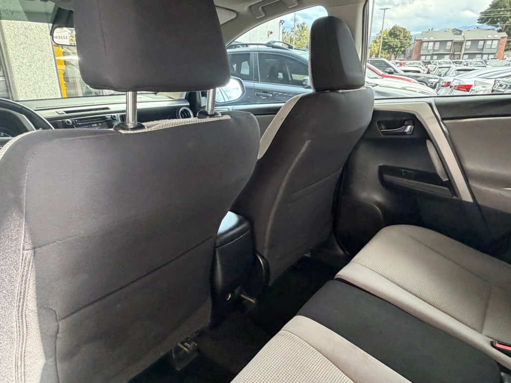 Photo 23 of this TOYOTA RAV4