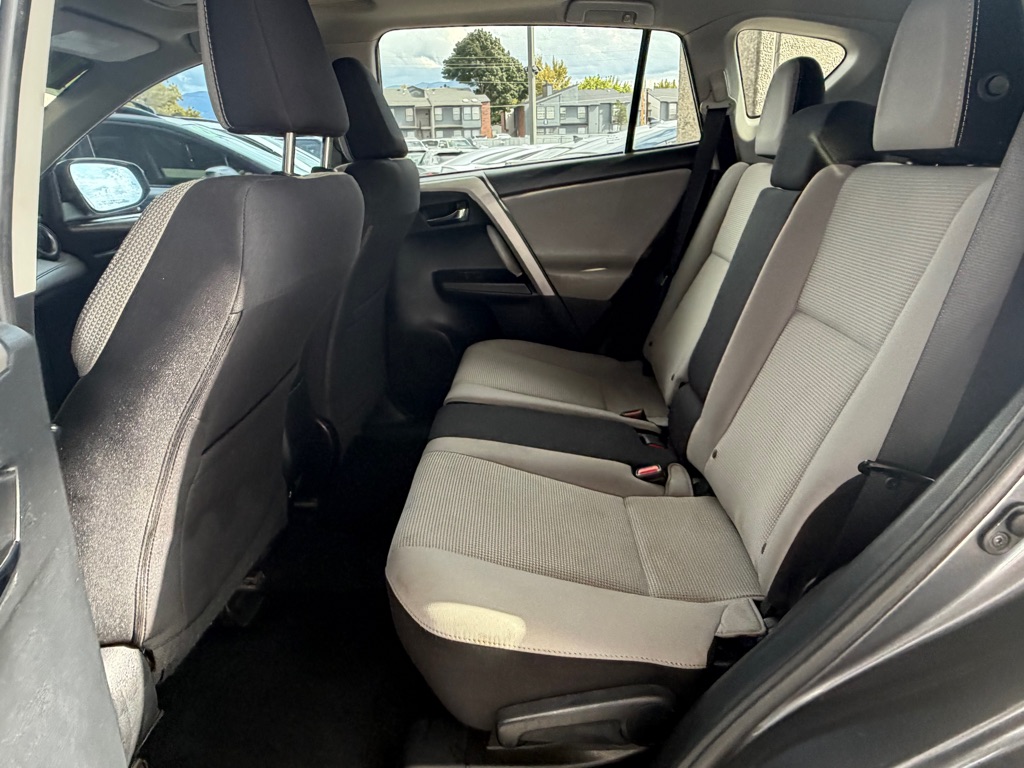 Photo 21 of this TOYOTA RAV4