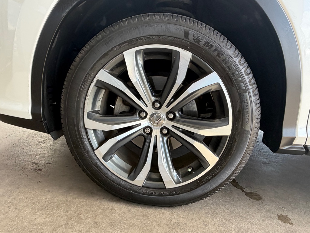 Photo 58 of this LEXUS RX