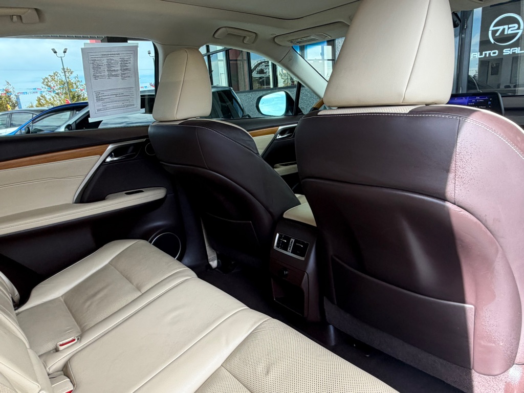 Photo 31 of this LEXUS RX