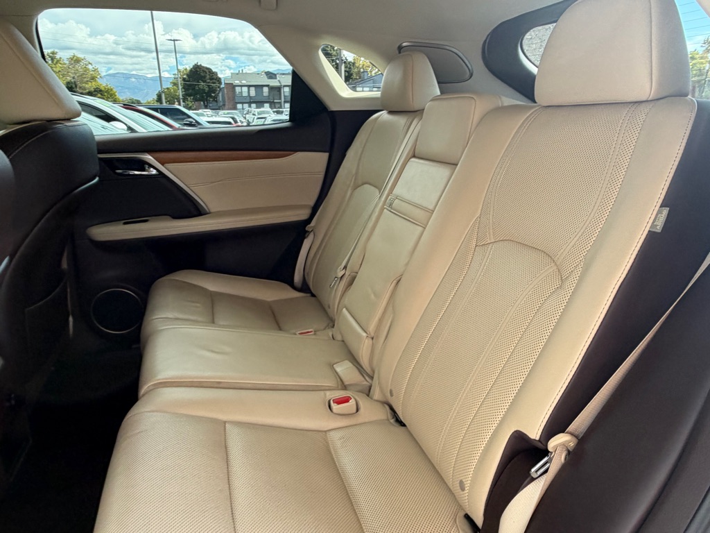 Photo 21 of this LEXUS RX