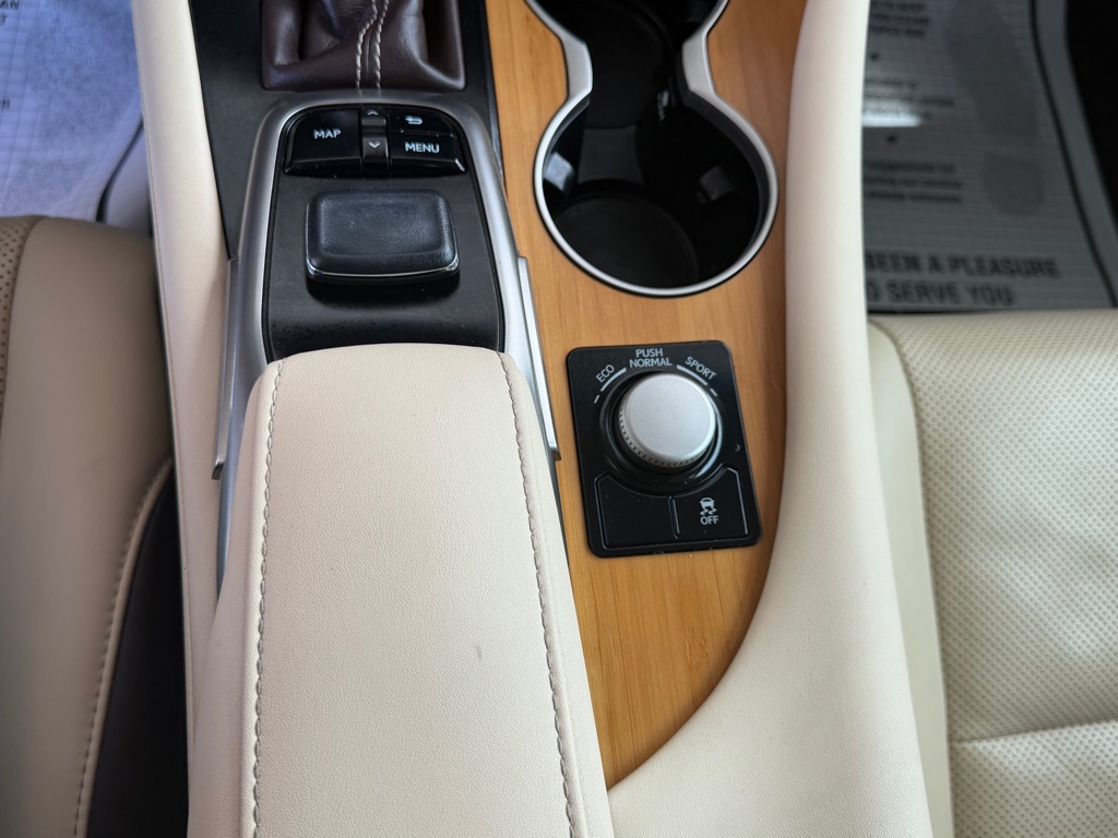 Photo 14 of this LEXUS RX