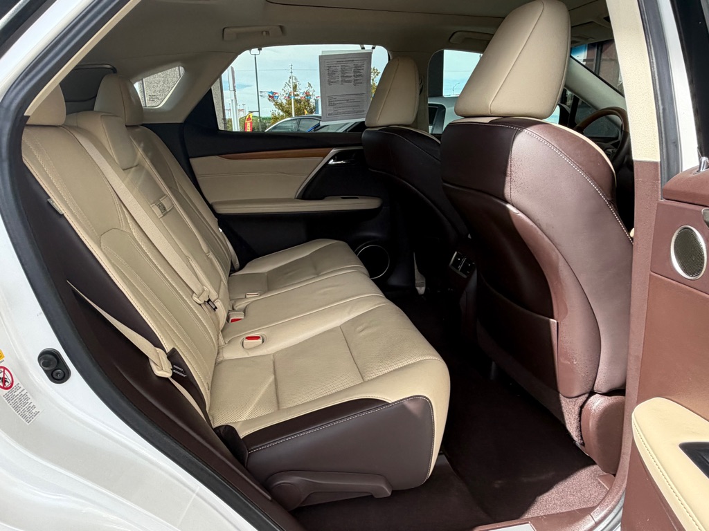 Photo 29 of this LEXUS RX