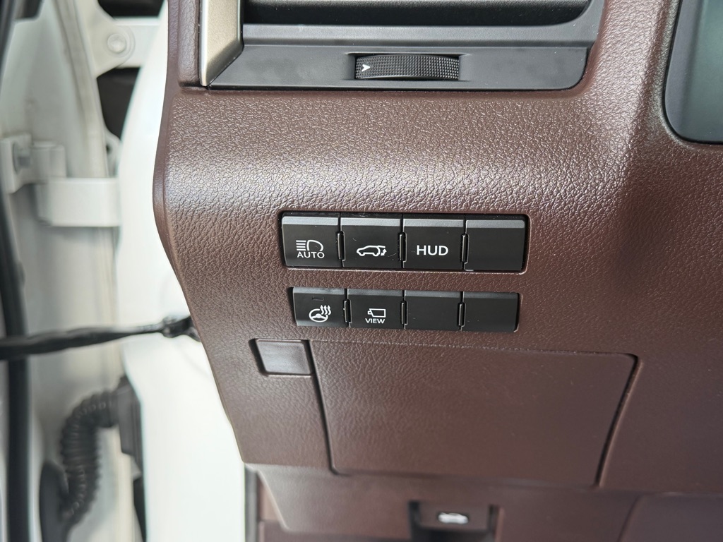 Photo 15 of this LEXUS RX