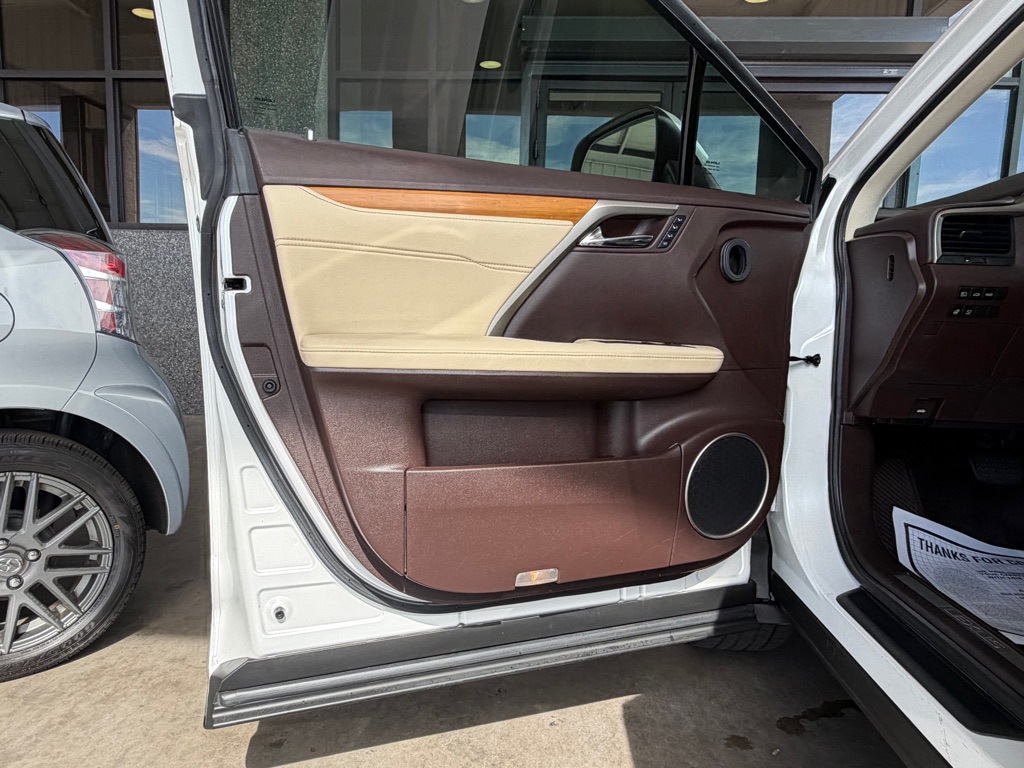 Photo 18 of this LEXUS RX