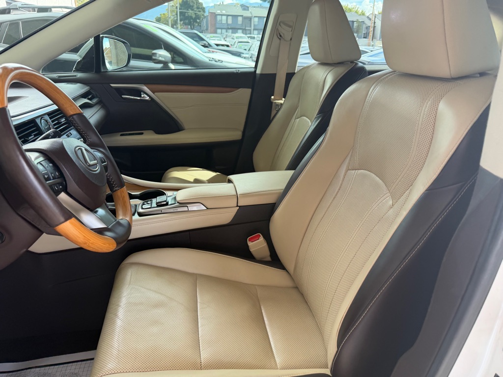 Photo 7 of this LEXUS RX