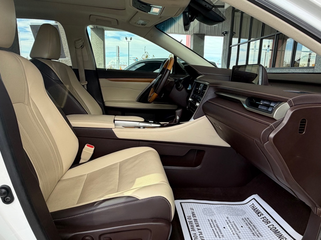 Photo 33 of this LEXUS RX