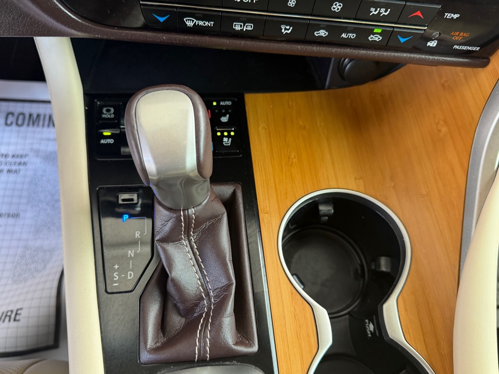 Photo 13 of this LEXUS RX