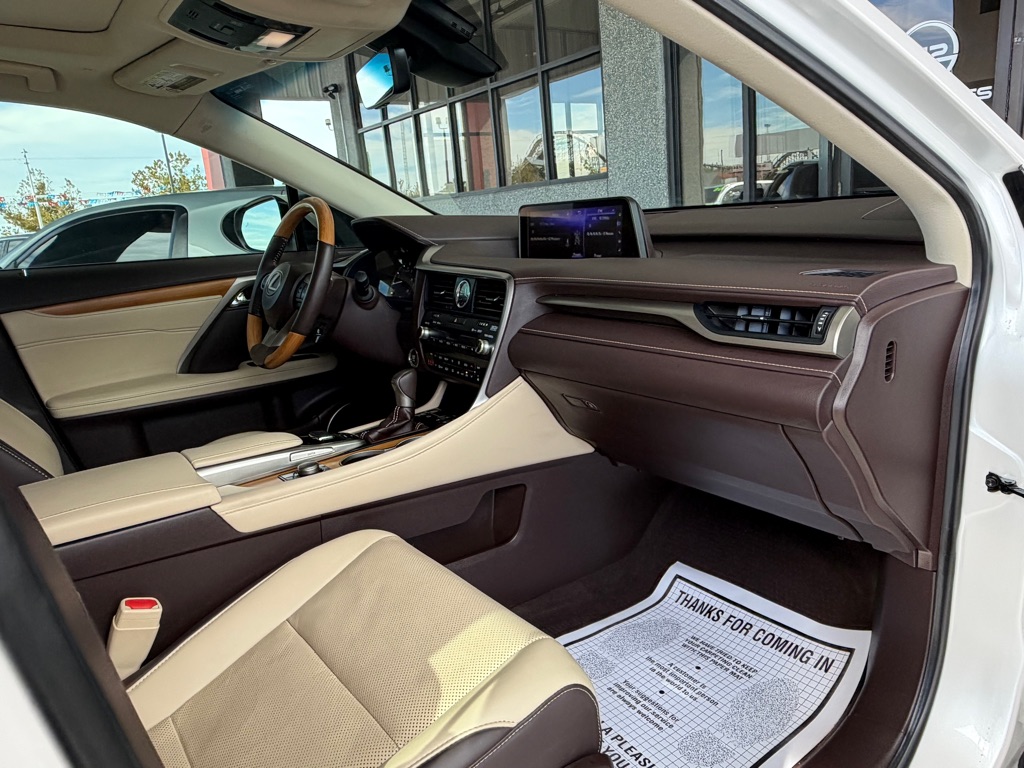 Photo 35 of this LEXUS RX