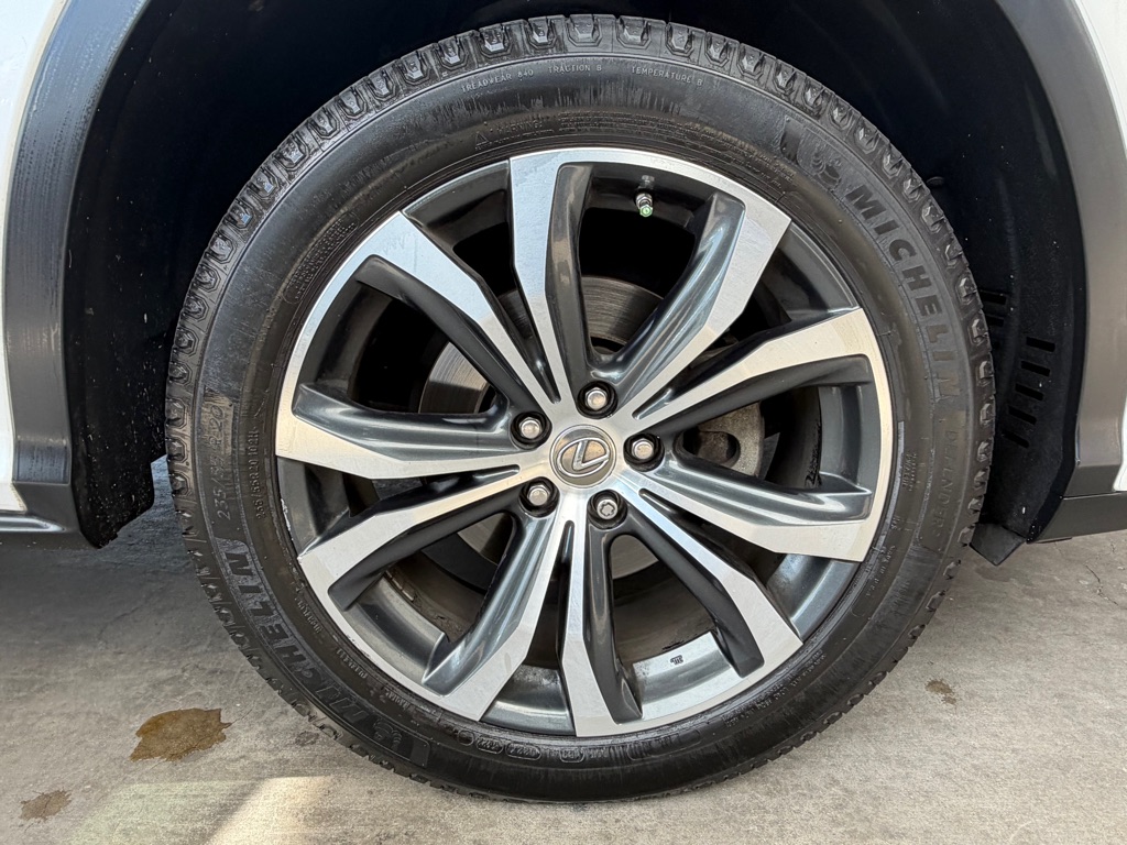 Photo 55 of this LEXUS RX