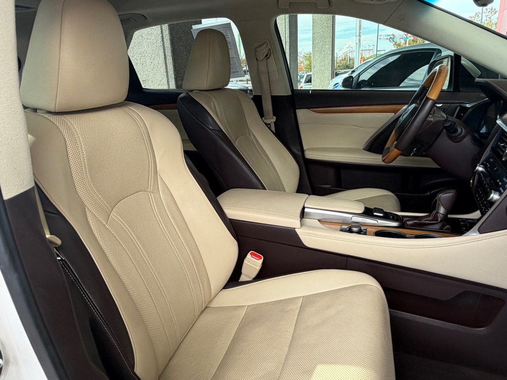 Photo 34 of this LEXUS RX