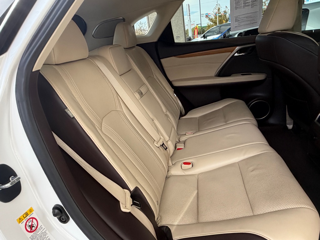 Photo 30 of this LEXUS RX