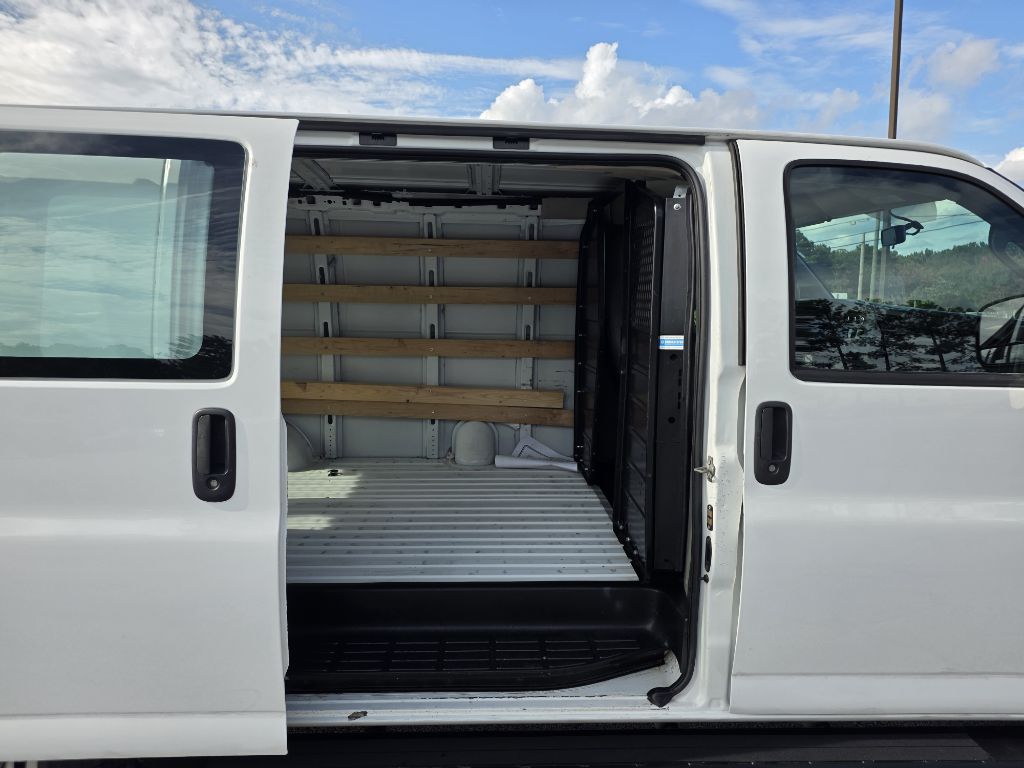 2020 GMC Savana Cargo #14