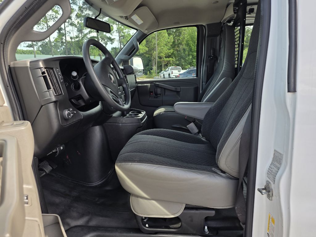 2020 GMC Savana Cargo #9