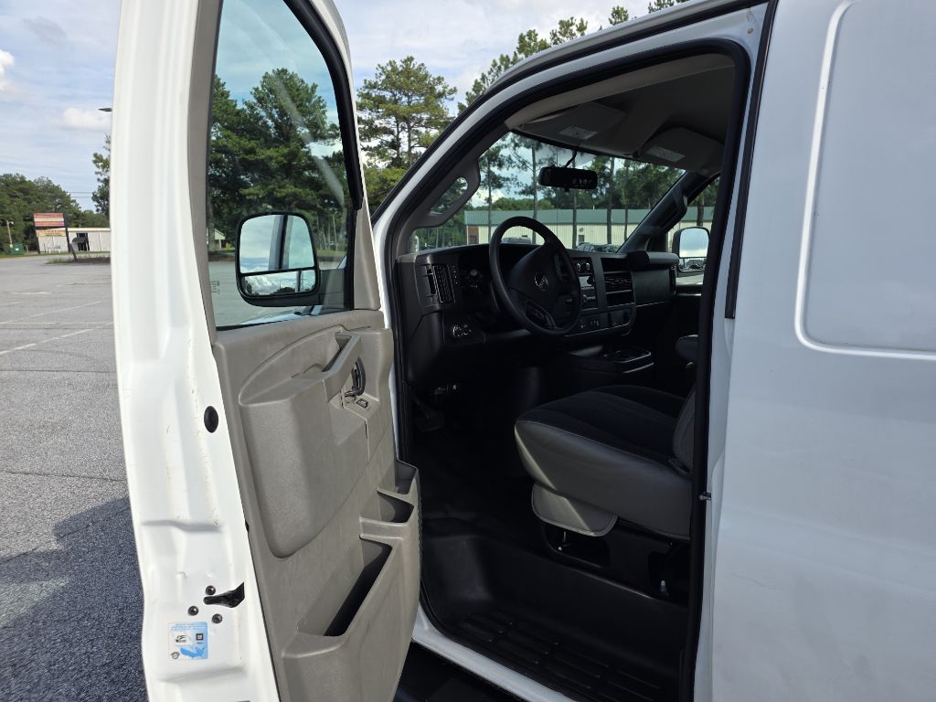 2020 GMC Savana Cargo #10