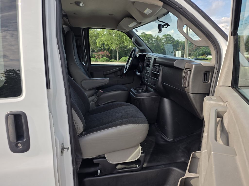 2020 GMC Savana Cargo #16