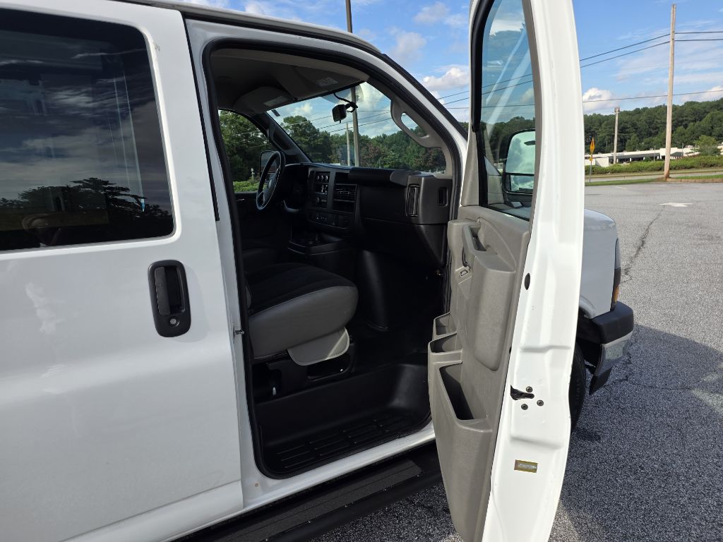 2020 GMC Savana Cargo #15