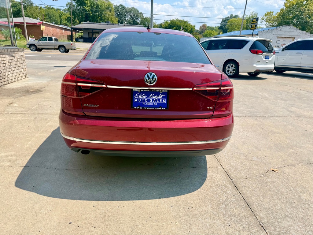 Photo 4 of this VOLKSWAGEN PASSAT