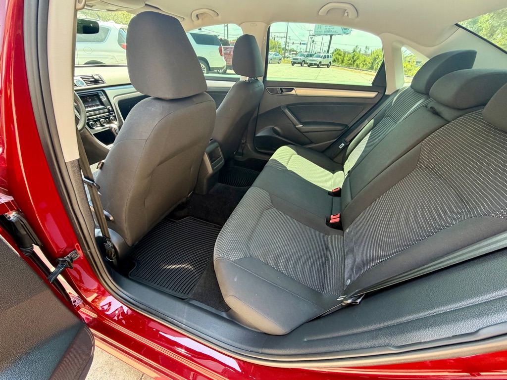 Photo 10 of this VOLKSWAGEN PASSAT