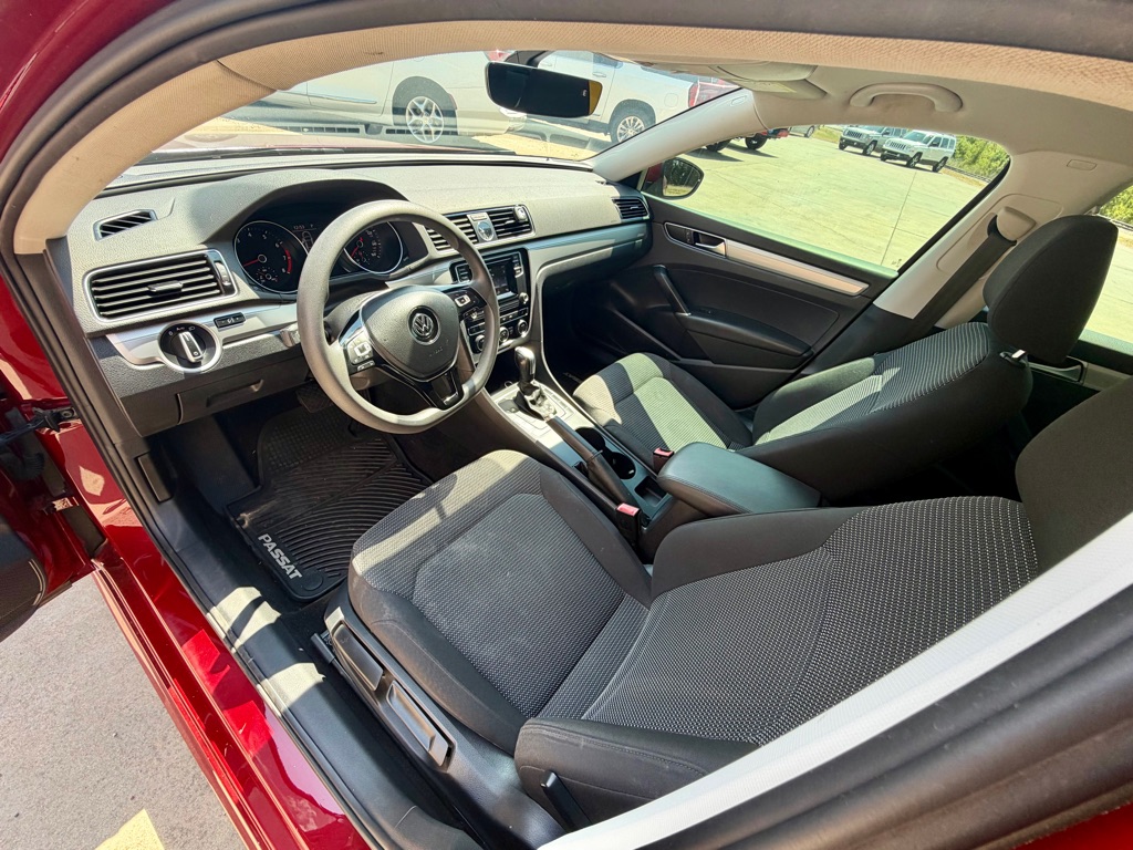 Photo 9 of this VOLKSWAGEN PASSAT